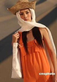 Fashion Show in the Desert Image 4