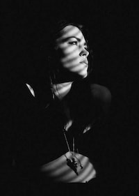 Gothic Belly-Baring Fashion Image 5