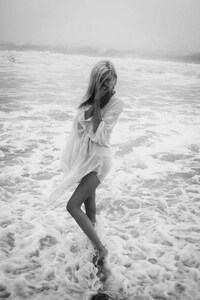 Raw Feminine Photography Image 7