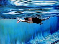 Hyperreal Underwater Paintings Image 3