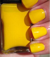 Canary-Colored Manicures Image 4