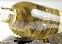 Riverbed Wine Branding Image 3