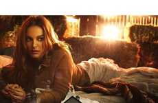 22 Black Swan Star Features