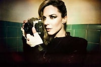 Glam Lomography-Like Pictorials Image 4