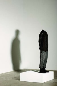 Haunting Headless Photography Image 2