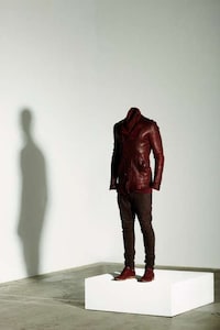 Haunting Headless Photography Image 3