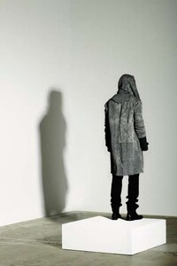 Haunting Headless Photography Image 4