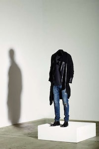 Haunting Headless Photography Image 5