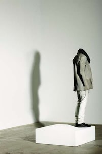 Haunting Headless Photography Image 6
