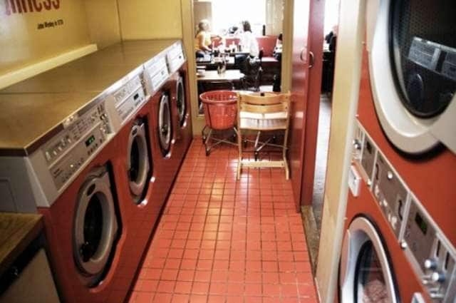Clothes-Cleaning Cafes