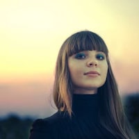 Simple Powdery Portraits Image 7