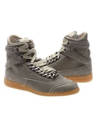 Chain-Link Kicks Image 4