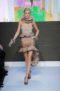 Horror Film Fashion Image 7