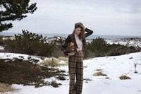 60s-Inspired Fashion Image 3