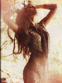 Demure Sunlight Spreads Image 3