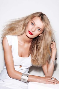 Stark White Summer Fashion Image 4