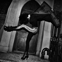 Spiky Skeletal Leggings Image 7