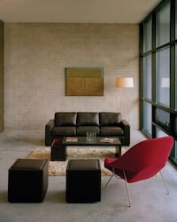 Contrasting Architectural Facades Image 4