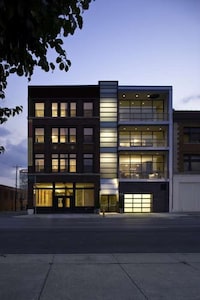 Contrasting Architectural Facades Image 6