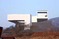 Snaky Gallery Structures Image 2