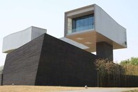 Snaky Gallery Structures Image 3