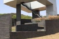Snaky Gallery Structures Image 8