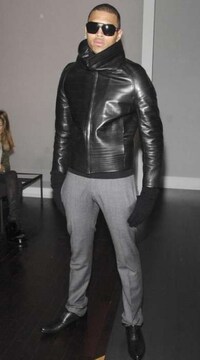 Clothing-Challenged Celebrity Blogs Image 2