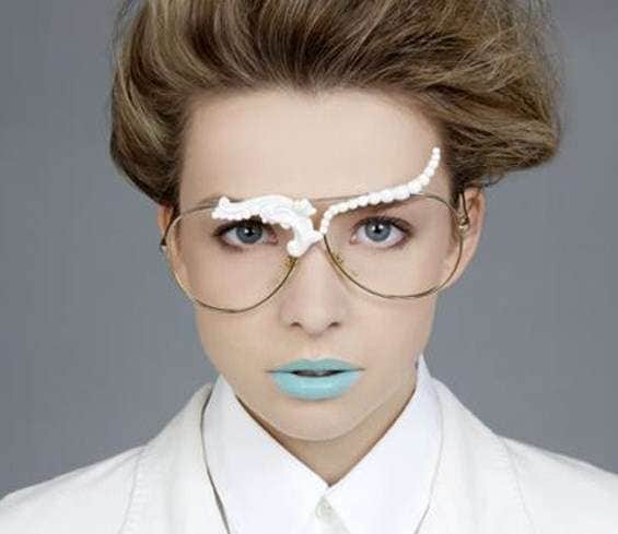 Eyebrow-Raising Sunnies