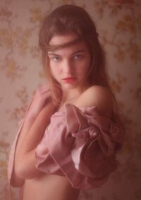 Rose-Hued Floral Editorials Image 3