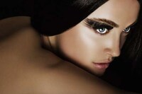 Flashing Feathery Eyes Image 2