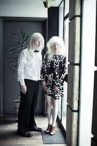 Platinum-Locked Couples Image 7
