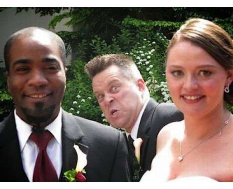 21 Hysterical Photobombs