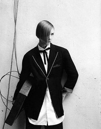 Androgynous Angled Bobs Image 3