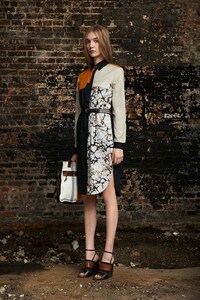 Swirling Sunset-Hued Fashion Image 5
