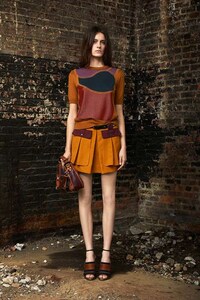 Swirling Sunset-Hued Fashion Image 6