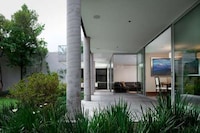 Gorgeous Glassy Abodes Image 6