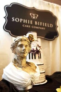 Luxurious Laced Confections Image 3