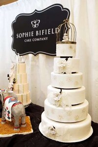 Luxurious Laced Confections Image 4