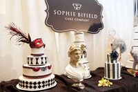 Luxurious Laced Confections Image 5
