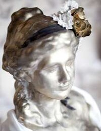 Luxurious Laced Confections Image 7