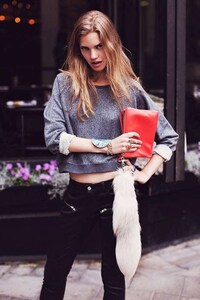 Effortlessly Chic Fashion Image 3