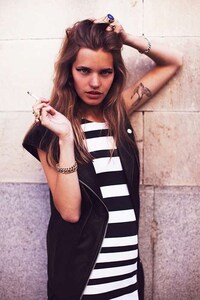 Effortlessly Chic Fashion Image 8