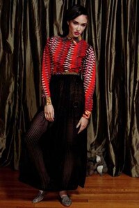 Retro Print Fashion Image 3