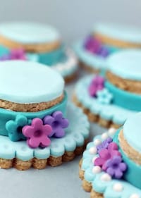 Delicate Bonnet Biscuits Image 2