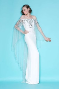 Femininely Poised Fashion Image 7