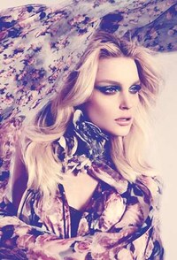Sensual Side-Profile Spreads Image 3