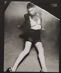 Chic Monochromatic Fashions Image 4