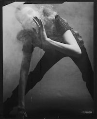 Chic Monochromatic Fashions Image 5