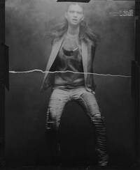 Chic Monochromatic Fashions Image 8