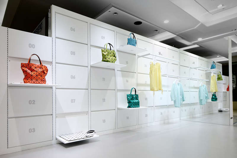 Fold-Away Fashion Stores